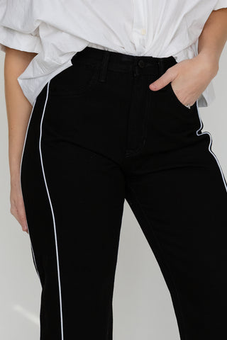 Nicolete Barrel Jean Twist - Black