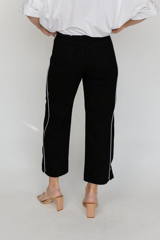 Nicolete Barrel Jean Twist - Black