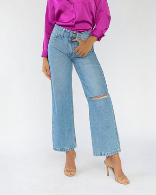 JO+CO Amari Midrise Skater Denim jeans with knee slit, light wash, relaxed fit, ankle length.
